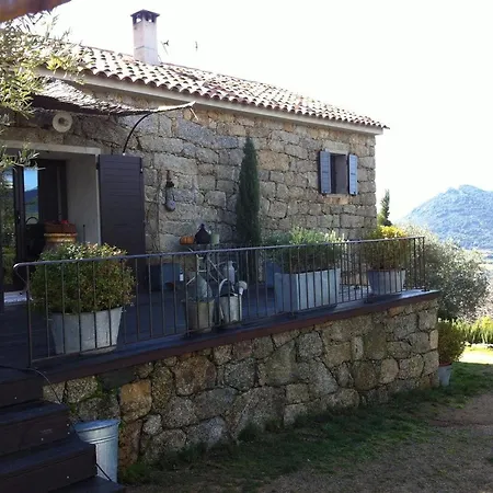 Magnifique Bergerie, Piscine Et Vue Mer A Holiday home Fozzano